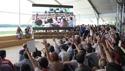 Nữ fan cuồng mời Putin ăn trưa ảnh 1