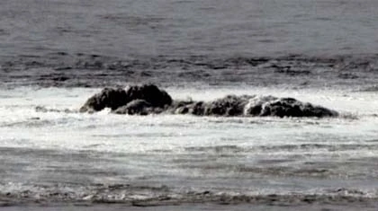 Núi lửa phun dung nham tạo đảo mới từ lòng biển ảnh 3