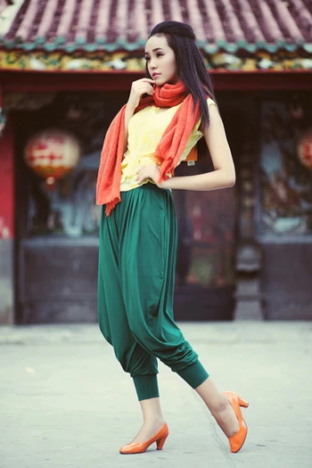 Bảo Trân 'nghịch' với váy áo sắc màu ảnh 3