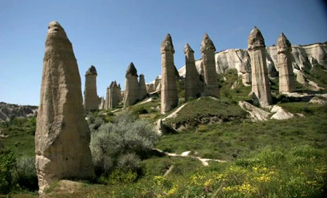 Kỳ dị những biểu tượng giống nòi cao đến 50m ảnh 4