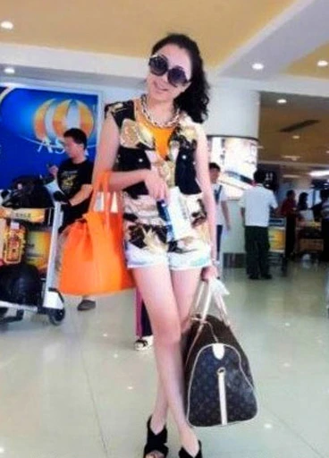 Con gái quan chức Trung Quốc bị tố sống xa hoa ảnh 1