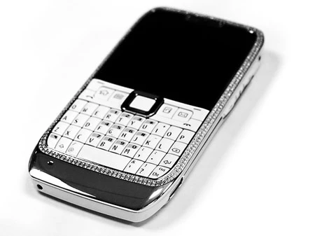 Nokia E71 nạm kim cương giá 9.500 USD ảnh 2