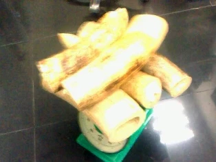 Đang bị truy nã vẫn buôn lậu ngà voi ảnh 1