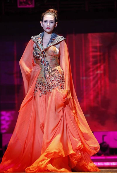 Hoàng Yến bị phạt 3,5 triệu đồng vì diễn hở ngực ảnh 1