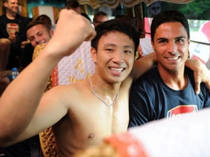 CĐV Việt Nam nổi tiếng vì chạy 5km theo xe Arsenal ảnh 1