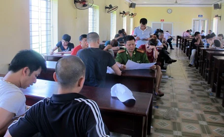 300 cảnh sát đột kích tụ điểm “thác loạn” lớn nhất đất Cảng ảnh 1