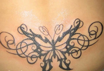 Bi hài chồng phát hiện hình xăm “kín” của vợ ảnh 1