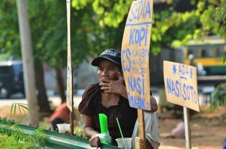 Xem bán hàng qua bờ rào ở Indonesia ảnh 4