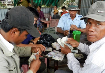 Những chợ lạ ở miền Tây - Bài 1: Sôi động chợ bò Tà Ngáo ảnh 2
