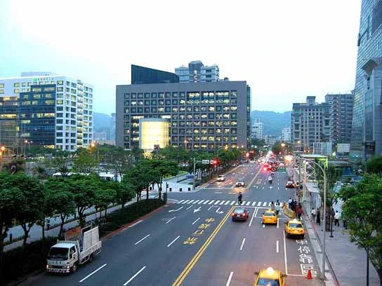 Doanh nghiệp bị dừng hoạt động nếu Bản cam kết về tiền lương sai quy định ảnh 1