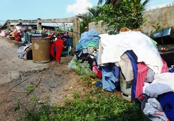 TPHCM: Bãi cỏ bốc cháy, 11 phòng trọ bị thiêu rụi ảnh 3