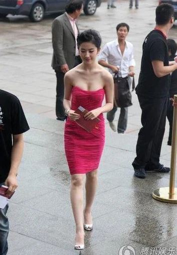 Lưu Diệc Phi: Váy hồng xinh xắn! ảnh 2