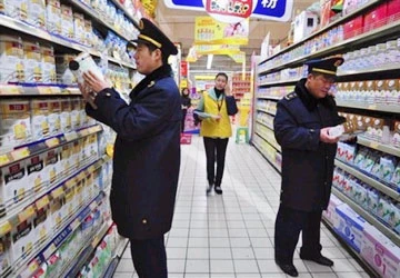 Bốn bé chết và 74 em nhập viện khi tiêm vắcxin ảnh 1