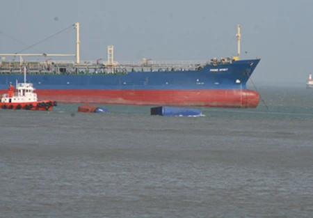 Tàu container Trường Hải Star chở 66 container bị chìm tại Vũng Tàu ảnh 1