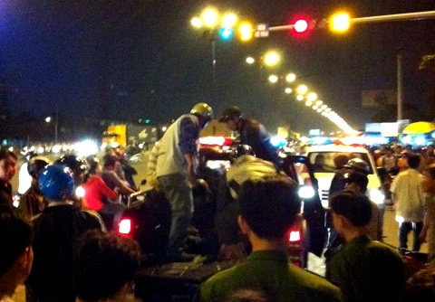 Giả gái mại dâm cướp tài sản trên xa lộ ảnh 1