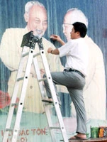 Họa sĩ Nguyễn Thái Vinh đang vẽ ảnh Bác - Ảnh: Q.Thuần Họa sĩ Nguyễn Thái Vinh đang vẽ ảnh Bác - Ảnh: Q.Thuần