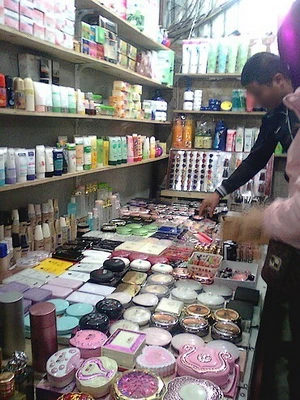 Tràn lan mỹ phẩm 'hàng hiệu' giá bèo ảnh 2