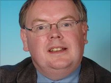 Một thị trưởng bị… tụt quần khi đang phát biểu ảnh 1