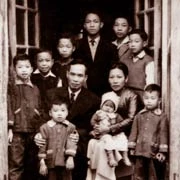 Những bất ngờ từ một cuốn thơ dịch ảnh 1