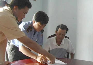 Đột nhập lò bảo kê biển số đỏ dỏm - Bài 3: Sẽ triển khai lực lượng kiểm tra ngay ảnh 2