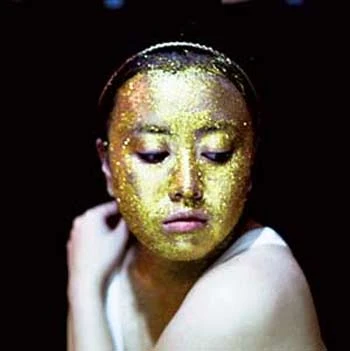Ăn và làm đẹp bằng vàng: Tốn kém, vô ích ảnh 2