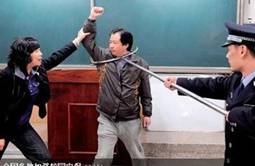 Cảnh sát Bắc Kinh huấn luyện học sinh xịt hơi cay ảnh 3 Cảnh sát Bắc Kinh huấn luyện học sinh xịt hơi cay ảnh 3