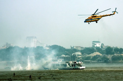 Diễn tập chống khủng bố trên sông Hồng ảnh 6