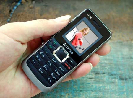 Thân máy bằng nhựa cứng. Thân máy bằng nhựa cứng.