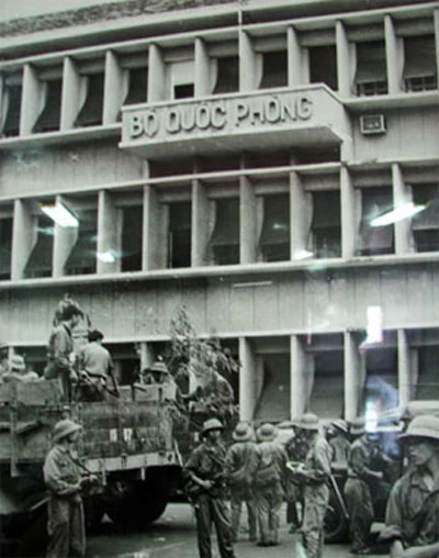 J22 và ngày 30-4 ảnh 1