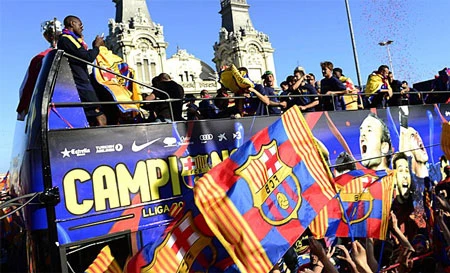 Barcelona ăn mừng chức vô địch La Liga thứ 22 trong lịch sử ảnh 16