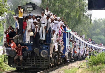 Ấn Độ: Cấm ngồi trên nóc tàu hỏa ảnh 1