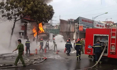 Vụ cháy kinh hoàng tại cây xăng: Ngọn lửa vẫn chưa tắt hẳn ảnh 3