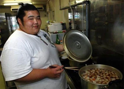 Cuộc sống dưới võ đài của võ sĩ Sumo ảnh 5