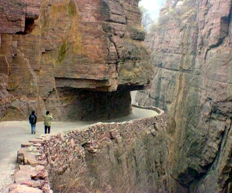 Những cung đường rùng rợn nhất thế giới ảnh 13 Những cung đường rùng rợn nhất thế giới ảnh 13