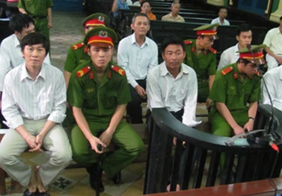 Trực tiếp phiên xử Hoàng Khương- phần 3: Hoàng Khương bị xử 4 năm tù giam ảnh 1 Trực tiếp phiên xử Hoàng Khương- phần 3: Hoàng Khương bị xử 4 năm tù giam ảnh 1