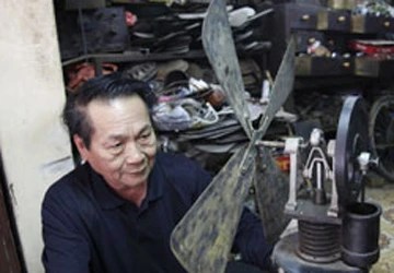 Trùm quạt cổ Hà Nội ảnh 1