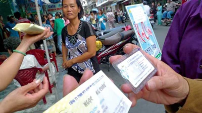 Kim cương nhân tạo chỉ là đá tổng hợp ảnh 1