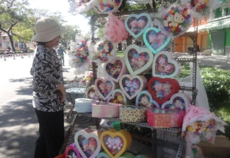 Hoa, quà Valentine ế ẩm ảnh 7 Hoa, quà Valentine ế ẩm ảnh 7