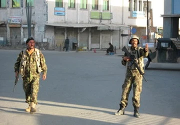 Afghanistan: Taliban đánh bom NATO và quân đội ảnh 1