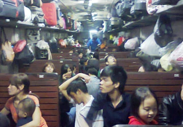 Gian nan tàu xe sau tết ảnh 1