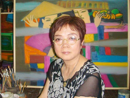 Bao năm trời, nữ họa sĩ vẫn giấu đôi mắt buồn sau cặp kính tròn. Ảnh nghệ sĩ cung cấp. Bao năm trời, nữ họa sĩ vẫn giấu đôi mắt buồn sau cặp kính tròn. Ảnh nghệ sĩ cung cấp.