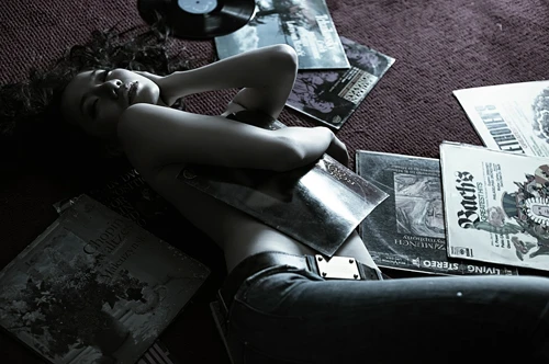 Chung Thục Quyên khoe vẻ gợi cảm ảnh 6