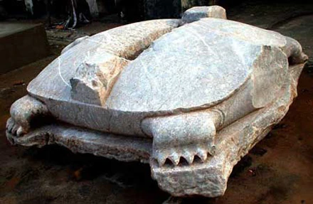 Rồng đá, rùa đá bị chặt đầu: Hé lộ những ân oán lịch sử ảnh 3