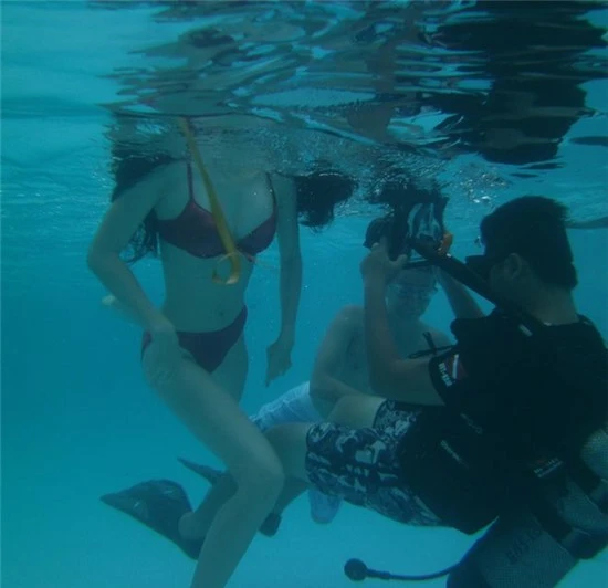 Minh Hằng, Bảo Anh diện bikini gợi cảm trên trường quay ảnh 7