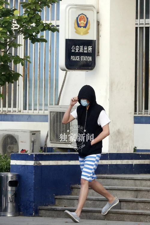 Thích Tiểu Long bị bắt vì hành hung paparazzi ảnh 2