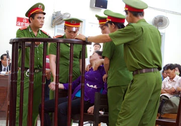 Xử vụ nhà báo Hoàng Hùng bị đốt chết: Người vợ bạc ác lãnh án tù chung thân ảnh 1