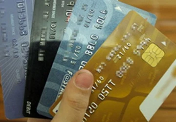 Ngân hàng dễ dãi mở thẻ tín dụng ảnh 1
