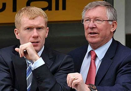 Sir Alex phản pháo những chê bai khi gọi lại Scholes ảnh 1