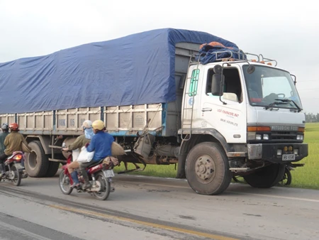 Hai trung úy hy sinh trên đường làm nhiệm vụ ảnh 7