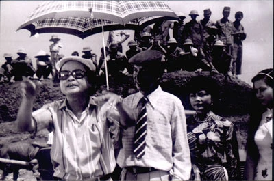 Cảnh trong phim Dịch cười.